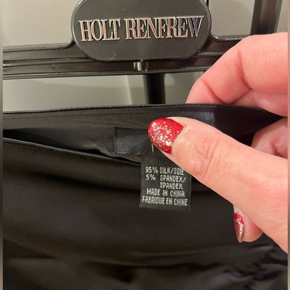 KENSIE Envelope Style Black Rouched Silk Skirt with a Front Thigh Slit - size 10 - Picture 4 of 8